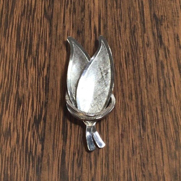 Vintage Silver Tone Leaf Brooch Pin - Picture 4 of 4